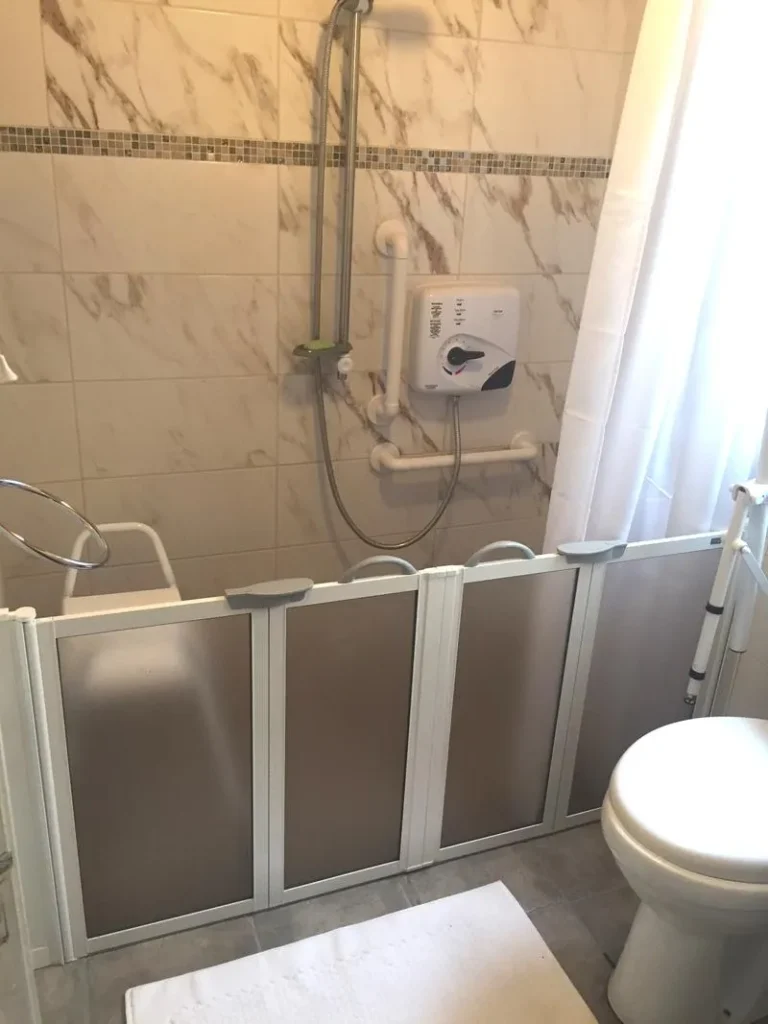 Level Access Shower Tray Enclosures with Half Doors