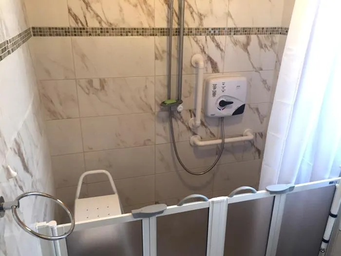 Level Access Shower Tray Enclosures with Half Doors
