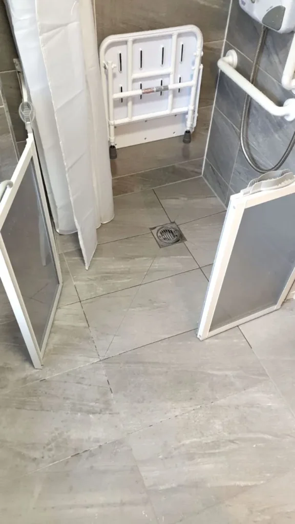 Level Access Shower Tray Enclosures with Half Doors