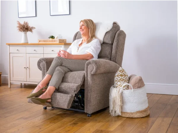 Dorchester-toffee-Lifestyle-16.webp Smiling woman sitting on the Dorchester Riser Recliner