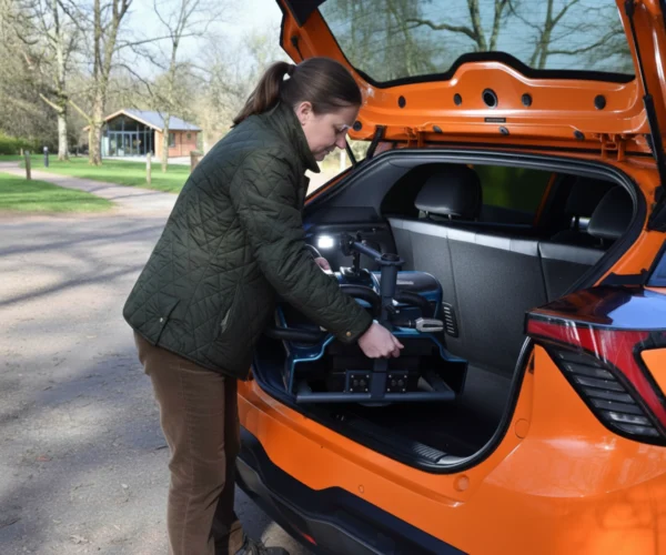 woman-lifting-into-boot-lightened Marlin KRS800 lightweight mobility scooter